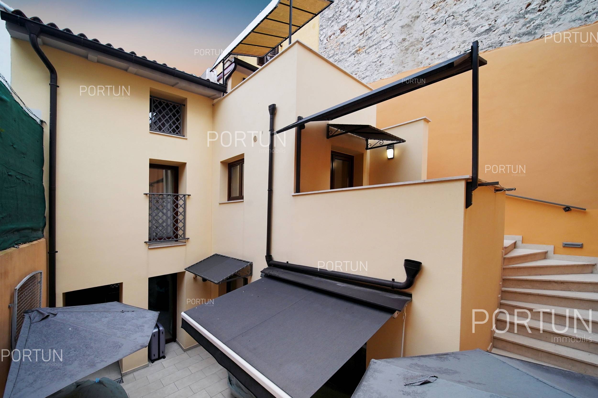 Kuća za prodaju-Rovinj-20732-638086979779596070