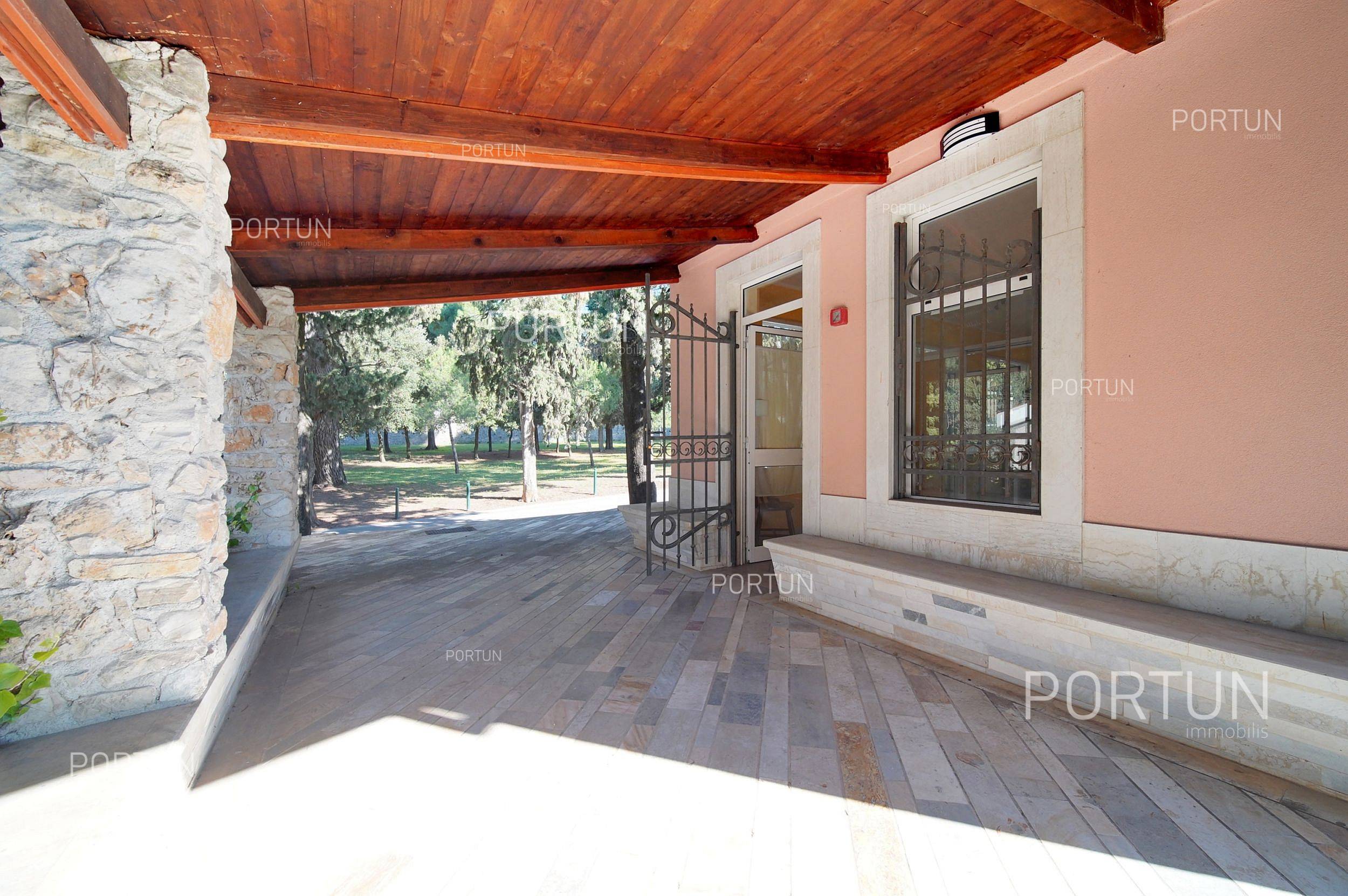 Poslovni prostor na prodaju Rovinj - 30033 - 02