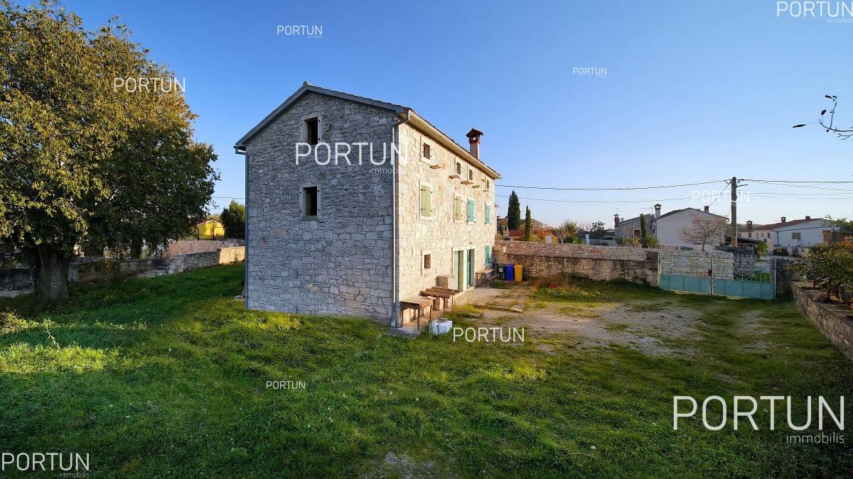 Kamena kuća u okolici Rovinja	