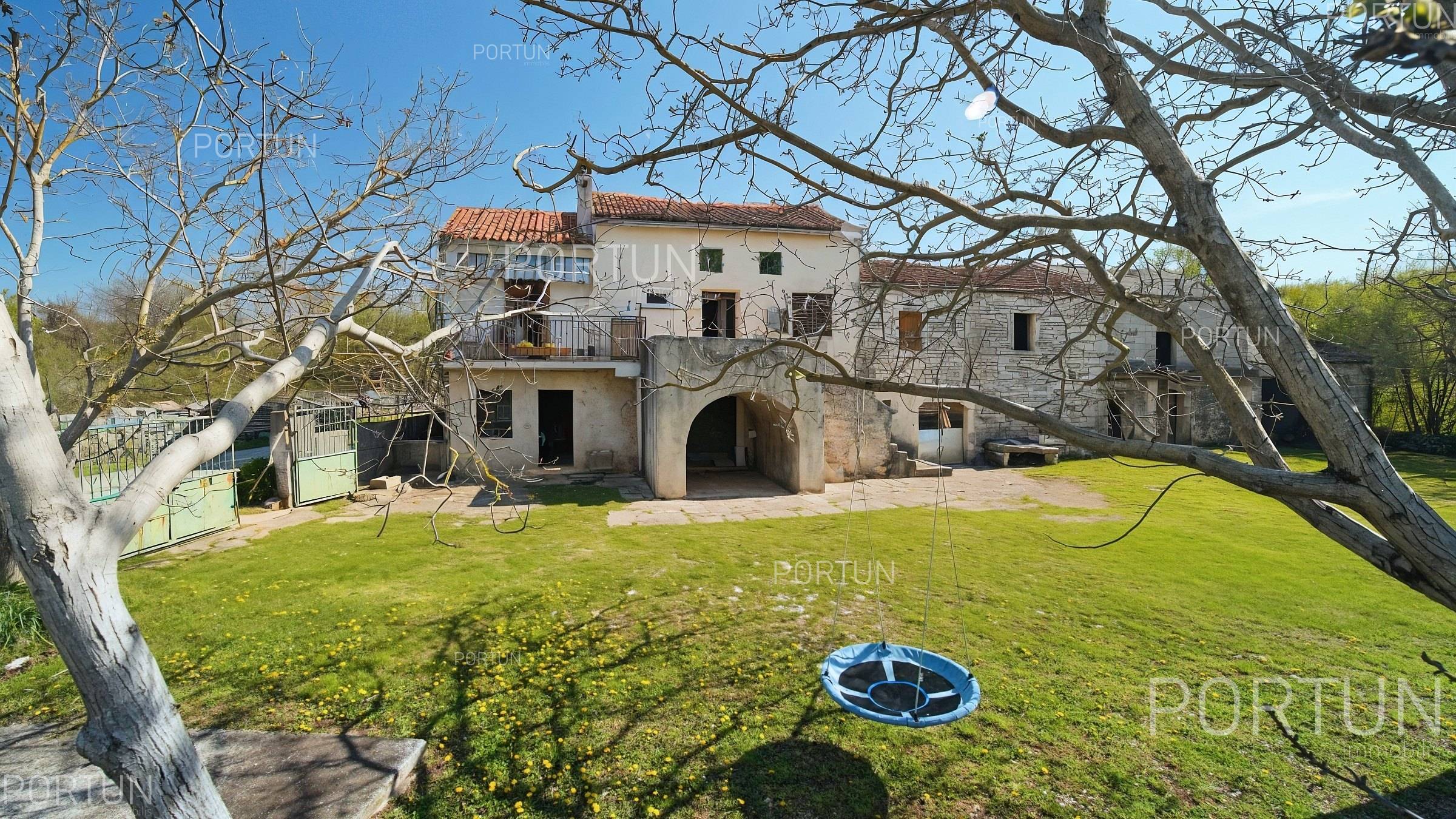 Stone house Central Istria K0996 001