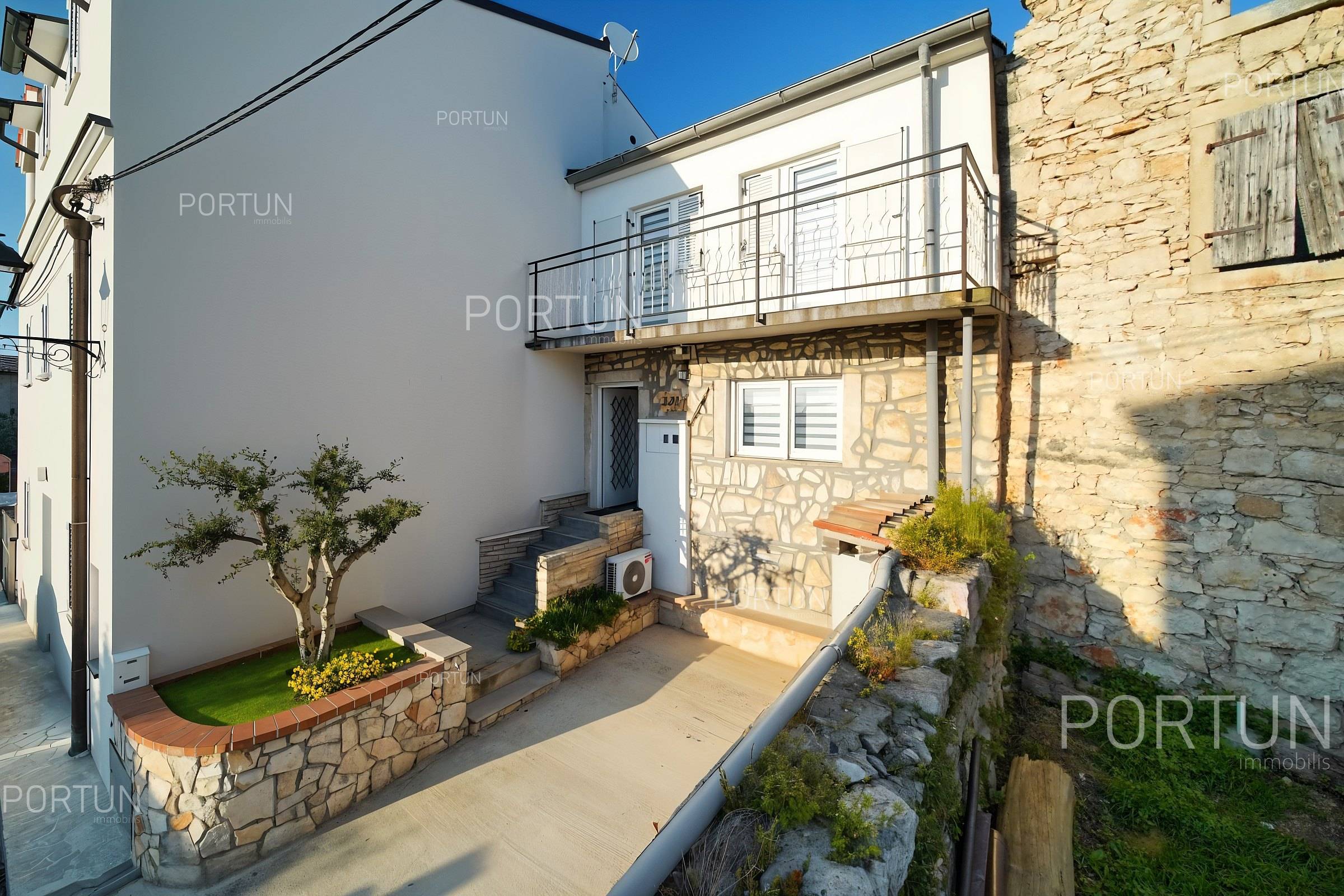 Stone house Medulin P6042 001