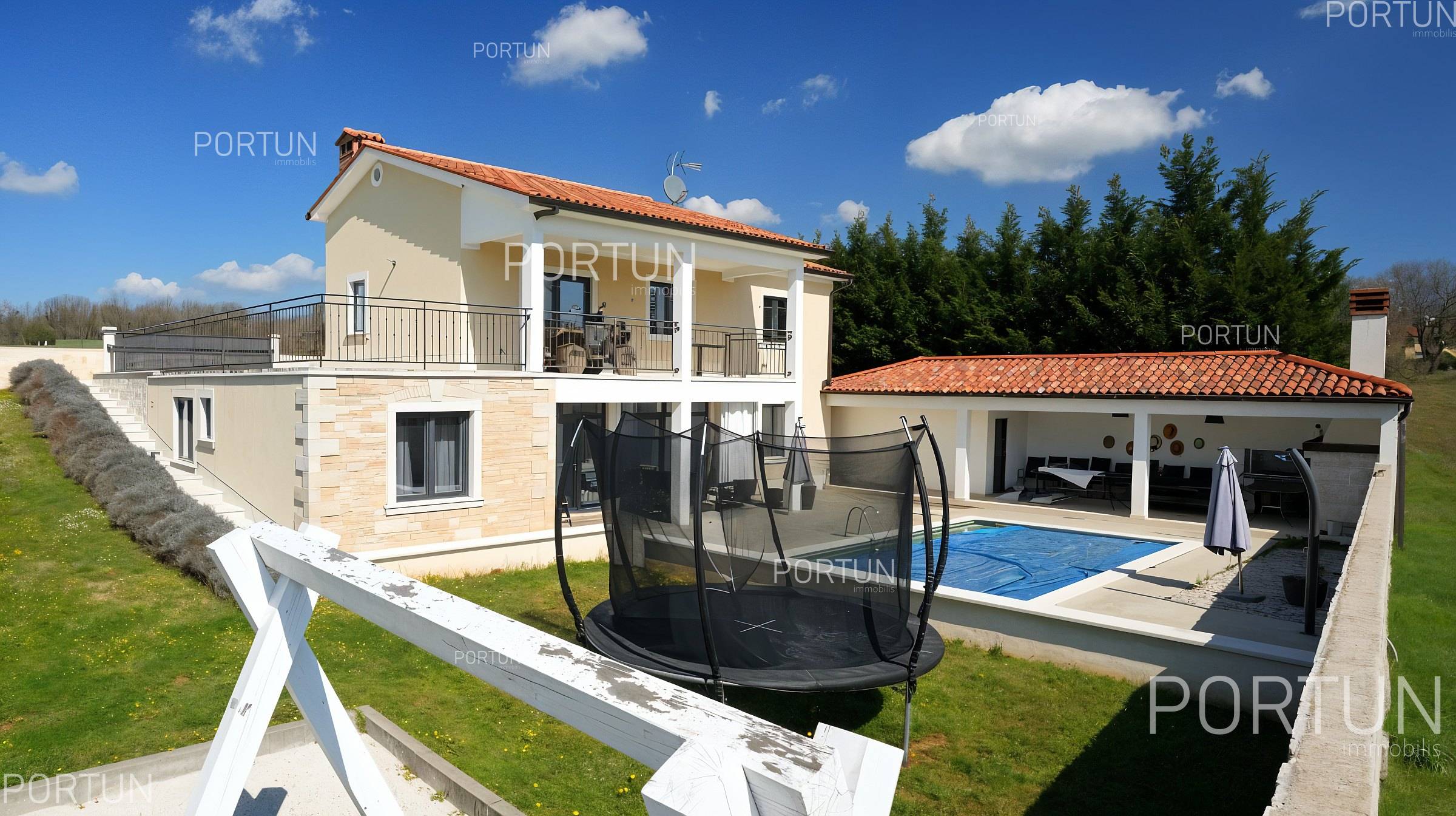 House with pool in central istria K0985 01